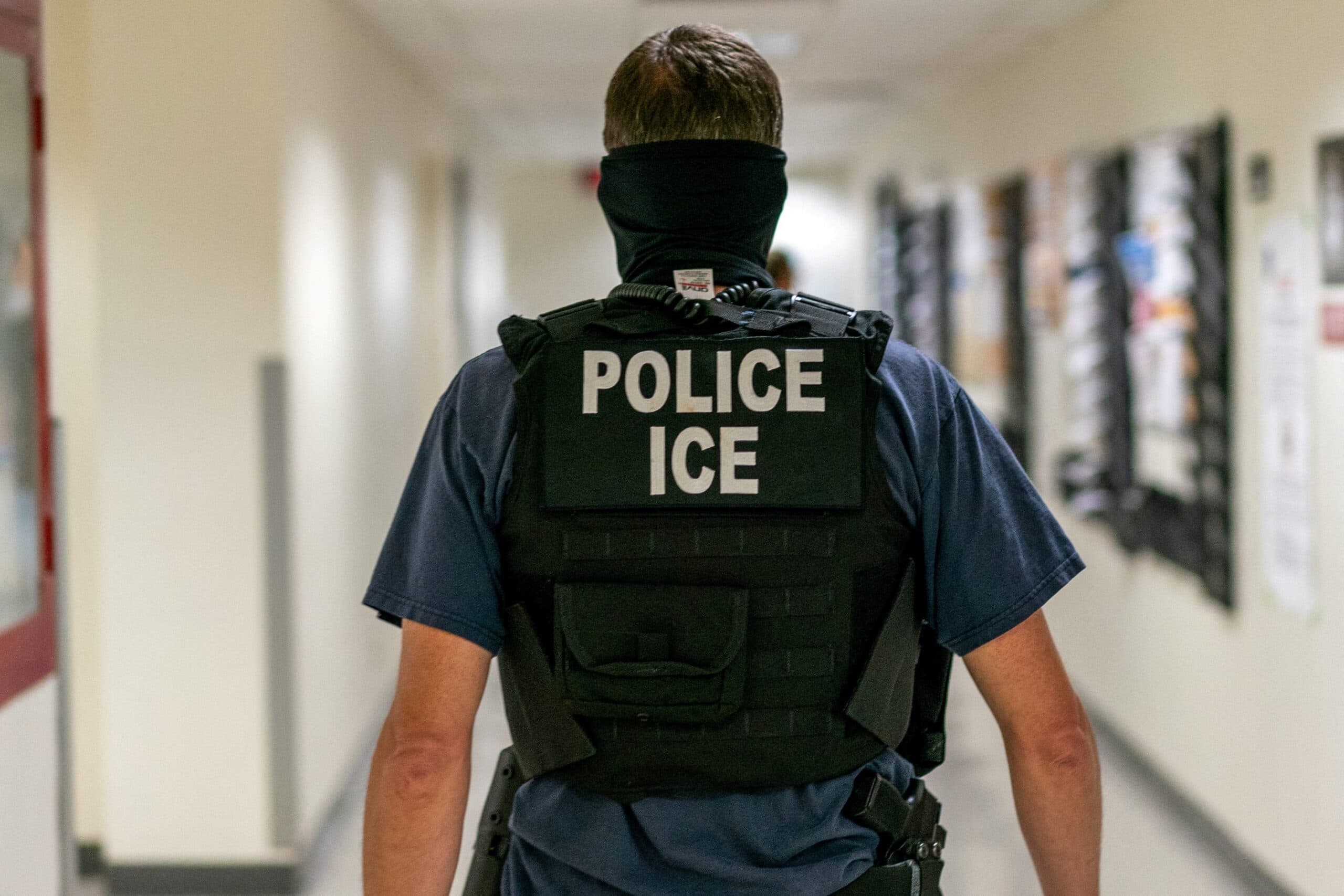 Câmeras corporais ICE: agentes estarão equipados até agosto