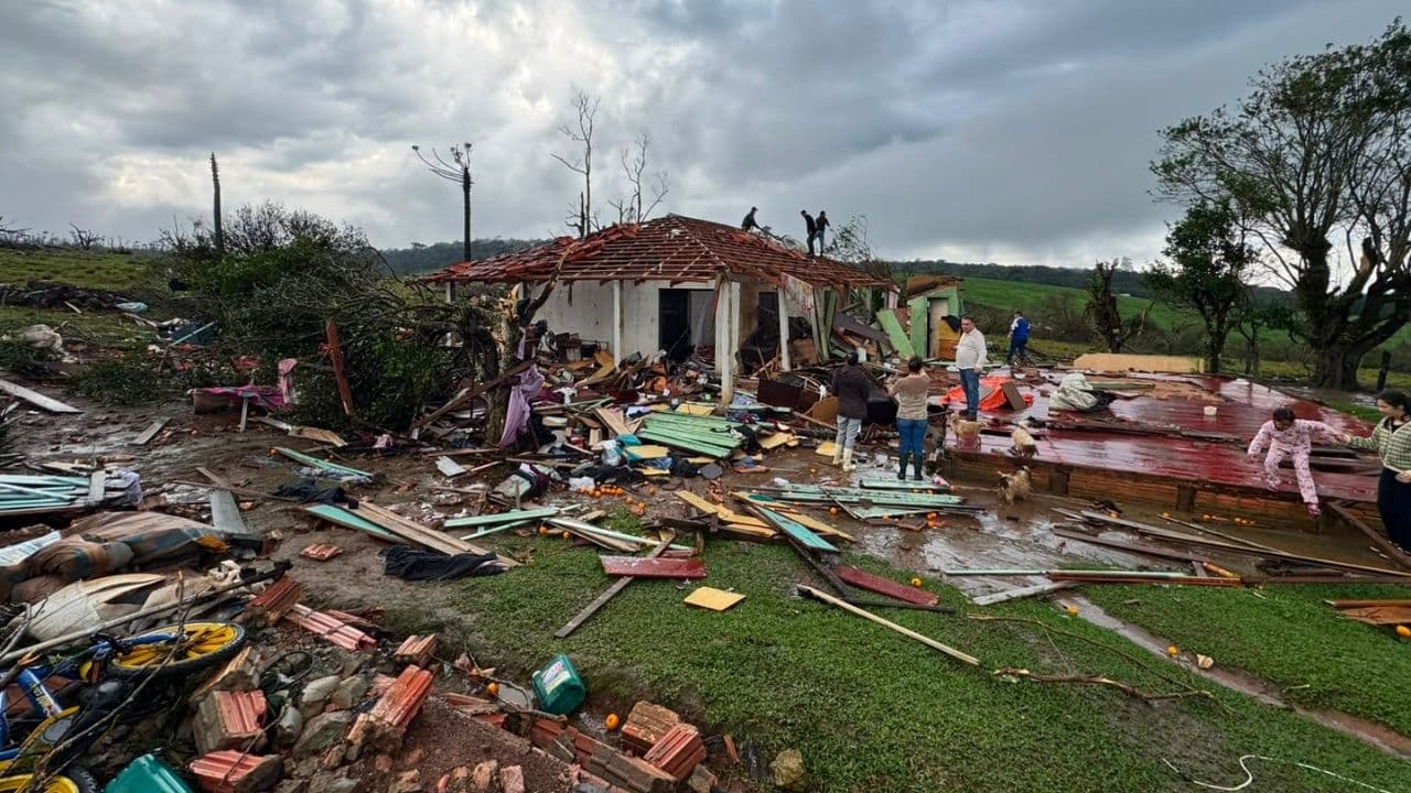 20 residências foram afetadas após tornado em Piraí do Sul