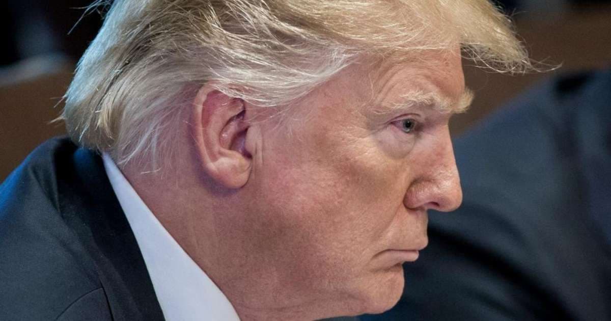 Trump barra jornalistas da Casa Branca e gera crise