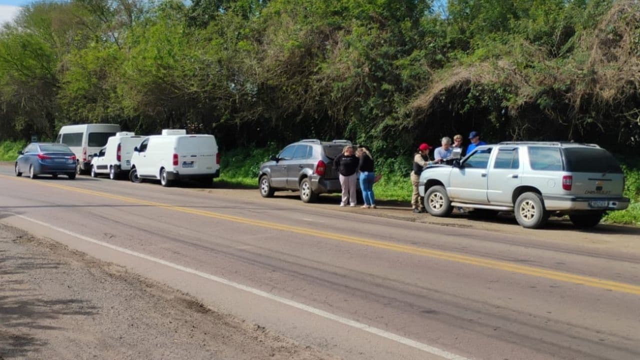Acidente aconteceu no trecho entre Palmeira e Ponta Grossa e envolveu uma van, uma Fiorino, uma Tucson e uma Blazer