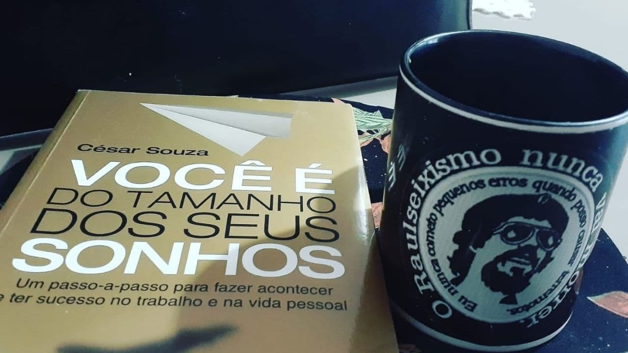 A nossa essência, por John Elvis