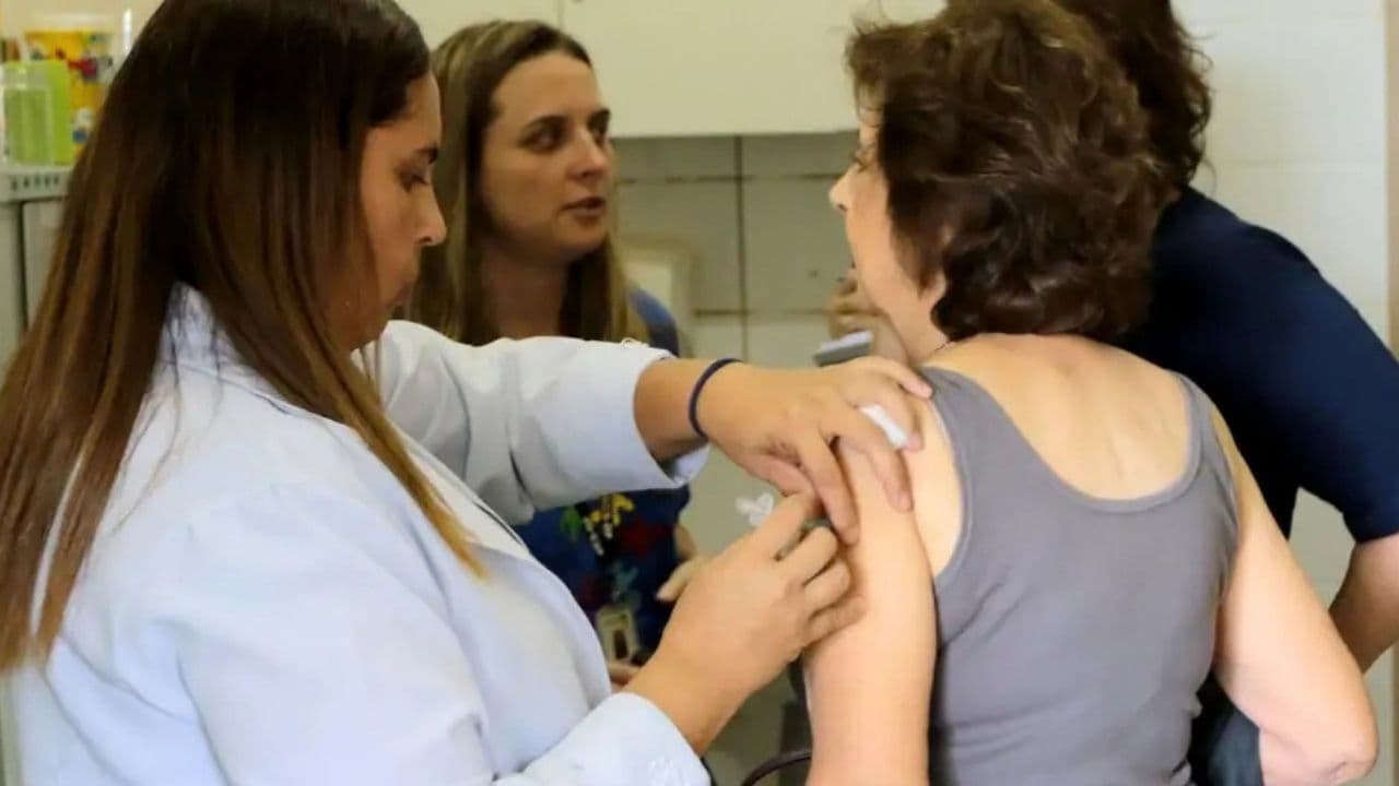 SUS amplia cobertura da vacina Pneumo 20 para maiores de 85 anos