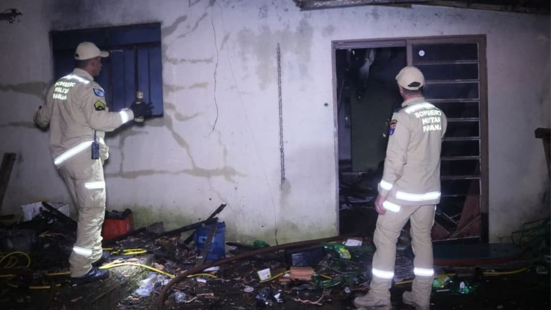 Incêndio em residência mobiliza Bombeiros no Sabará, em Ponta Grossa