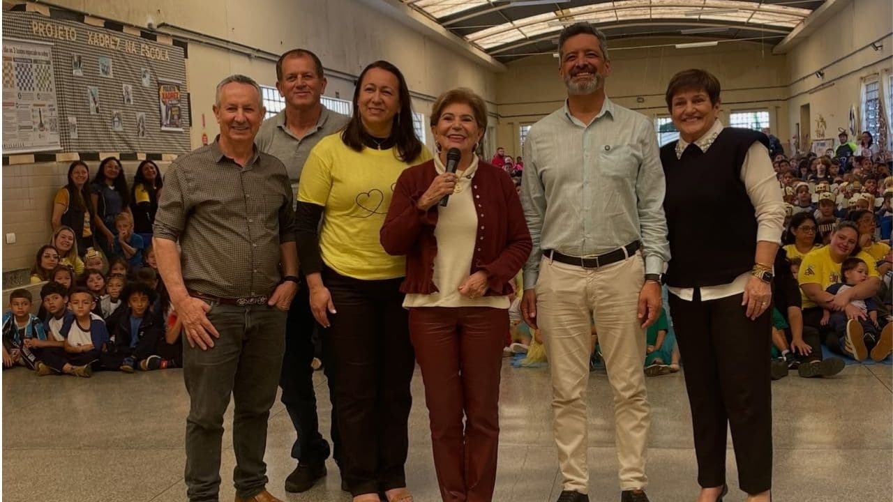 Escola General Aldo Bonde recebe Jardim do Mel de Ponta Grossa