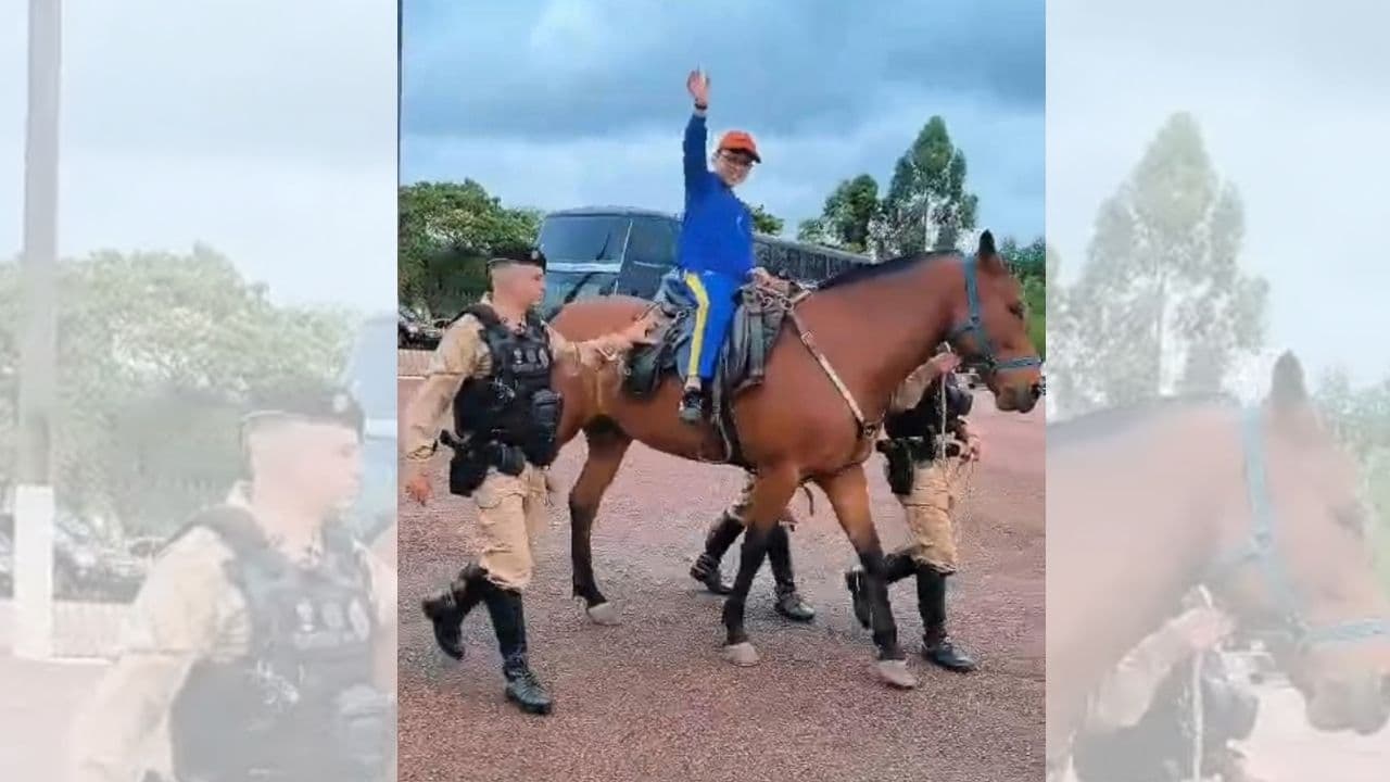 Visita de estudantes ao 1º BPM aproxima alunos da Polícia Militar em Ponta Grossa