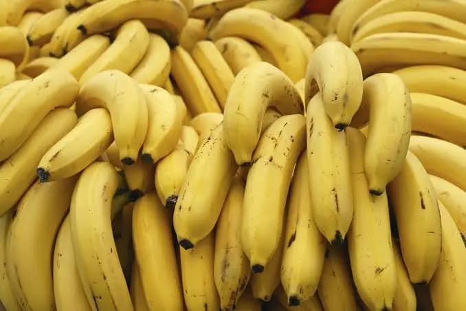 Banana faz bem para quê? Descubra os benefícios e a melhor hora para comer a fruta
