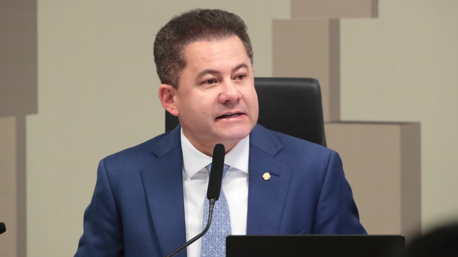 PF mira Cezinha de Madureira por tráfico de influência