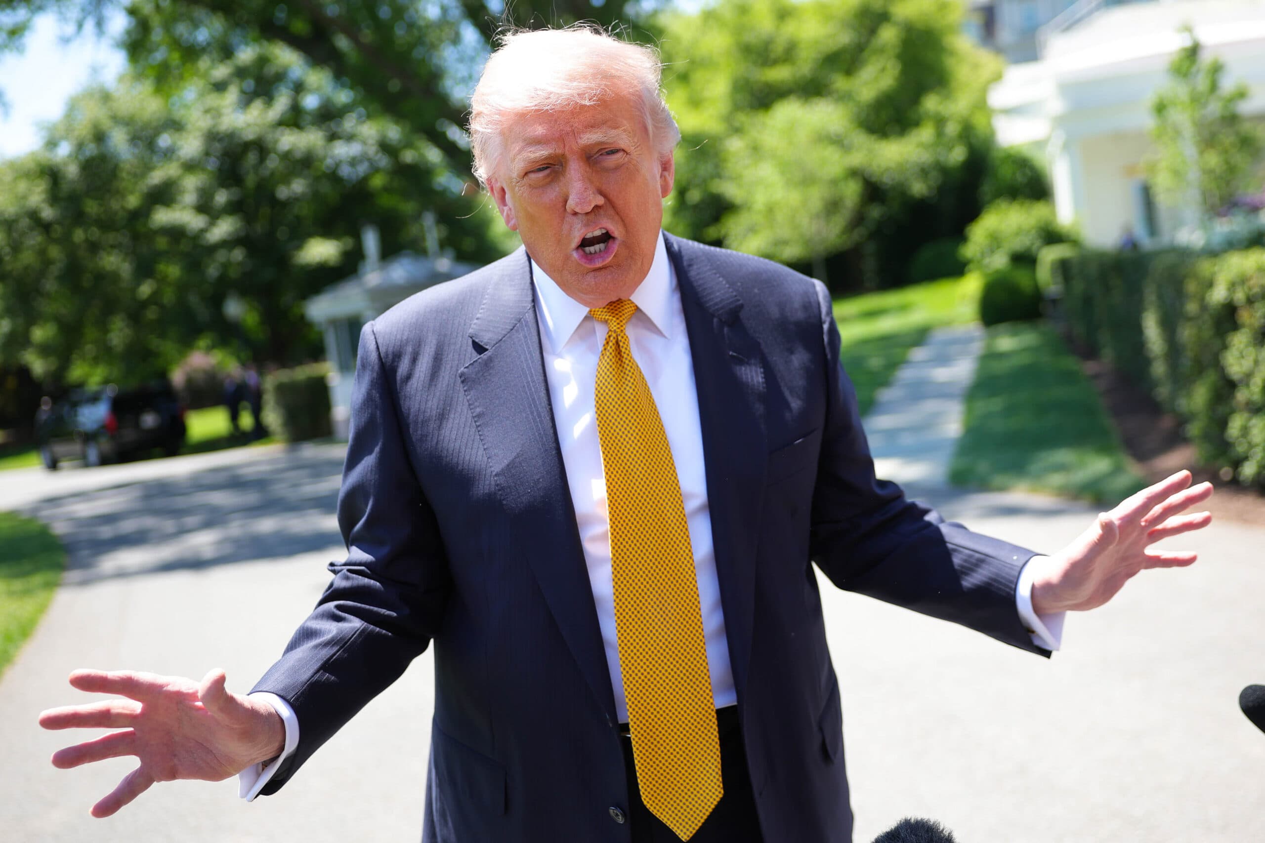 Casa Branca lança Trump TV em meio a conflito com imprensa