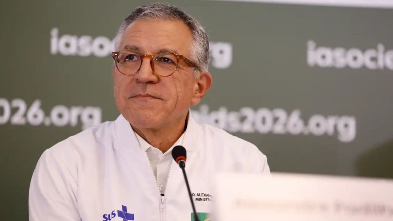 PF desmente Veja; Padilha aciona Justiça sobre fake news contra Lula