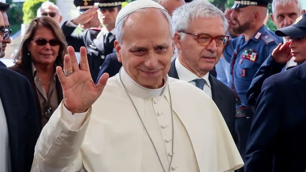 Papa Leão XIV passa por cirurgia, retira parte do pulmão e tem câncer confirmado