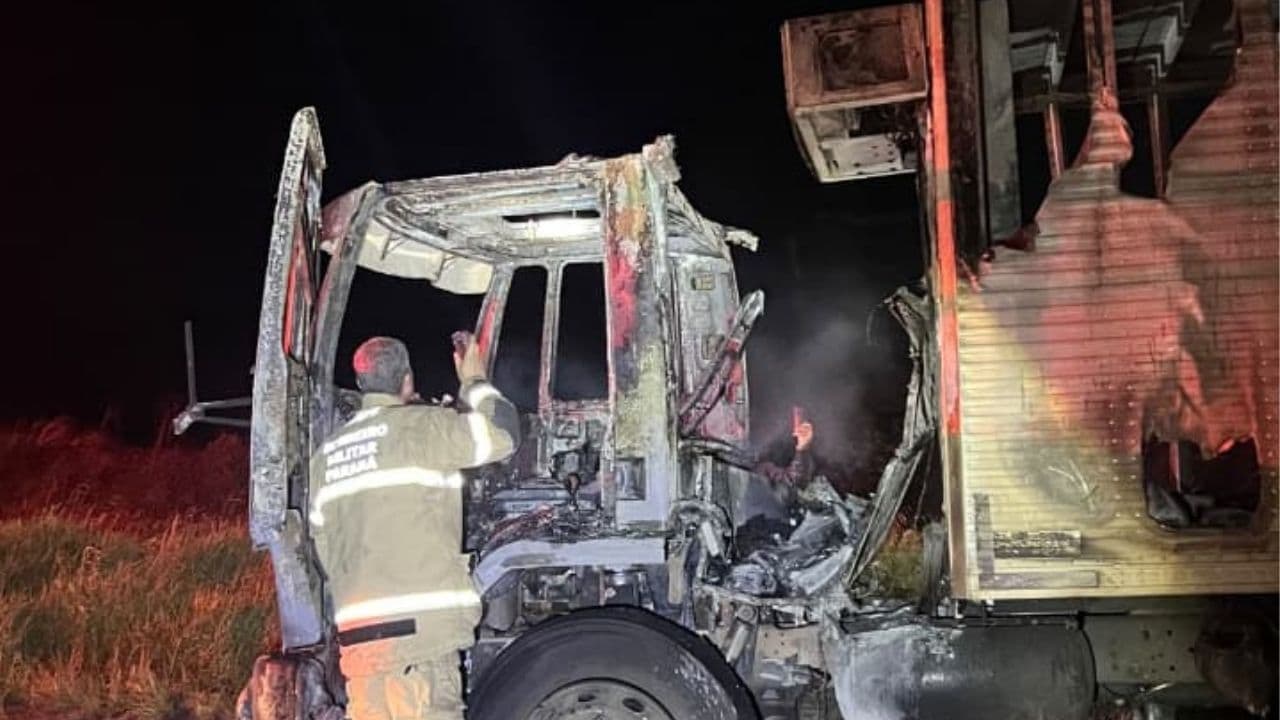 Fogo toma cabine de caminhão e mobiliza bombeiros em Ponta Grossa
