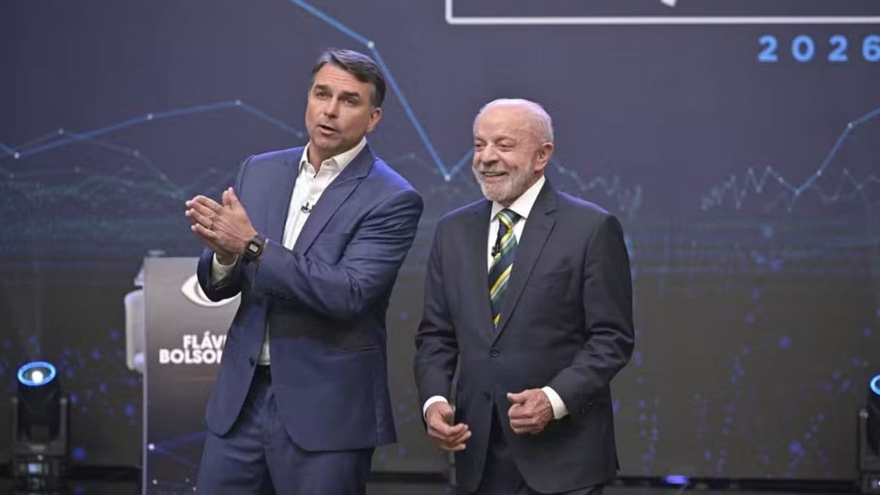 Lula ou Flávio Bolsonaro? Quem se saiu melhor no primeiro debate entre os candidatos?
