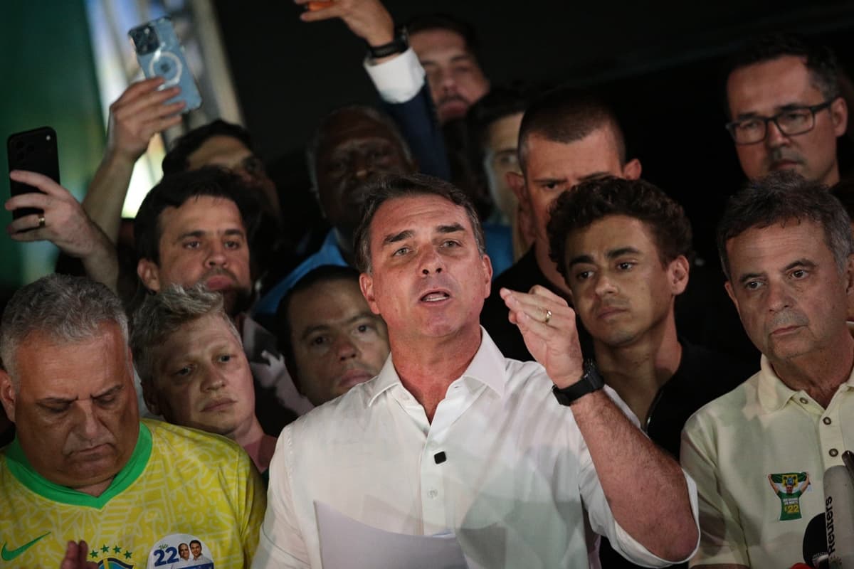 Flávio Bolsonaro sugere disputar Presidência antes de 2030