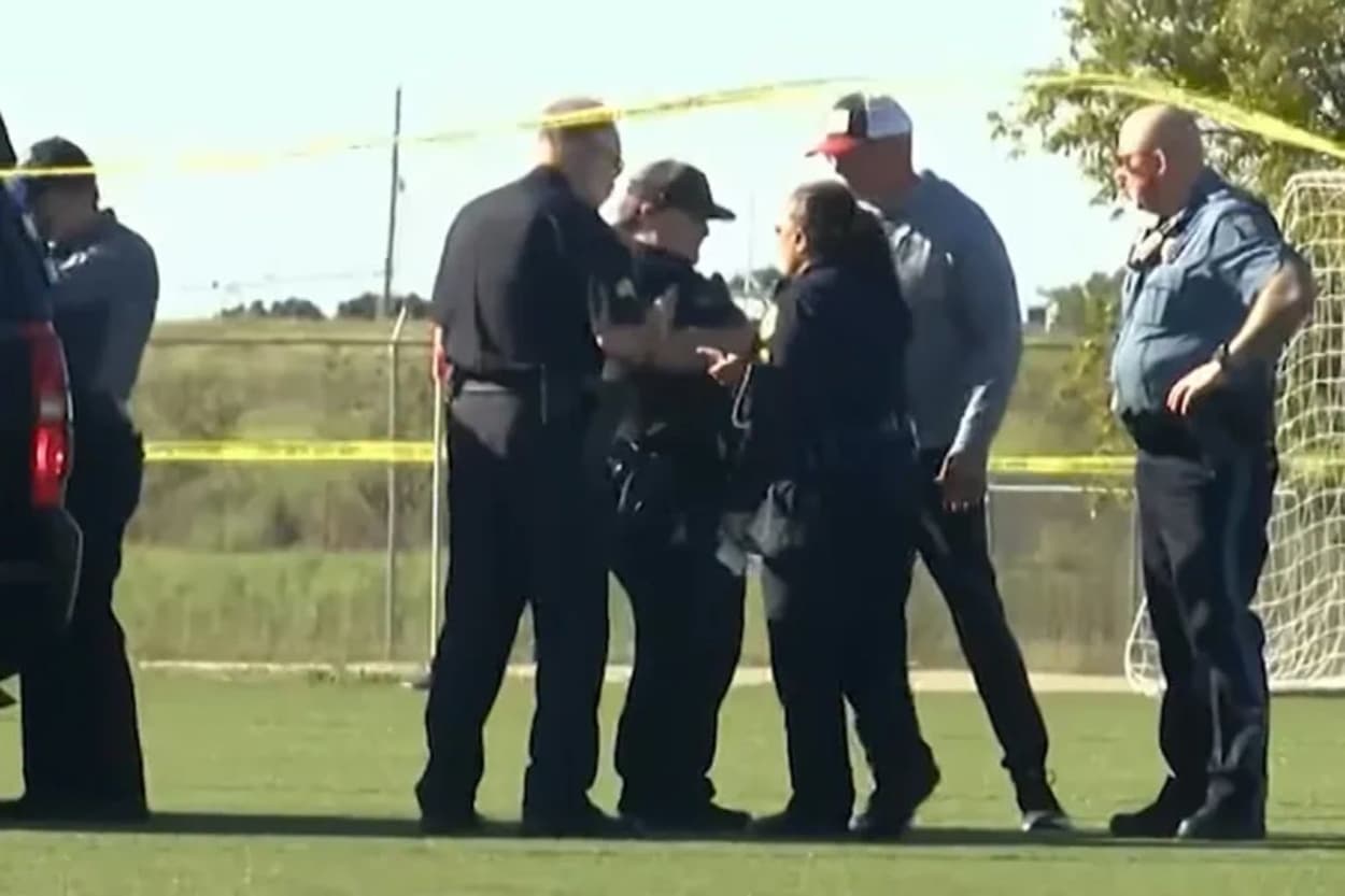 Atropelamento em campo de futebol mata criança e homem nos EUA