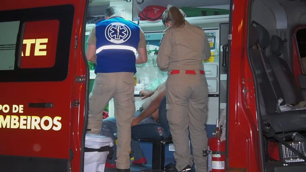 Homem cai de lage com três metros de altura em bairro de PG