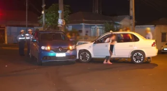 Caminhonete parada bloqueia visão de motorista e causa acidente em PG