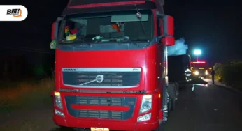 Caminhão roubado pega fogo e criminosos abandonam veículo em Ponta Grossa