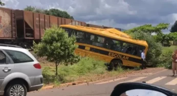 Duas crianças morrem em acidente com ônibus da APAE e trem no Paraná