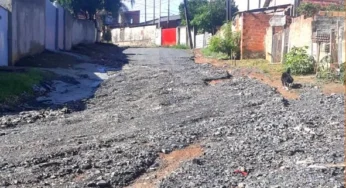 Após obra da Prefeitura, chuva arrasta pedras e lama para casas em rua do bairro Chapada