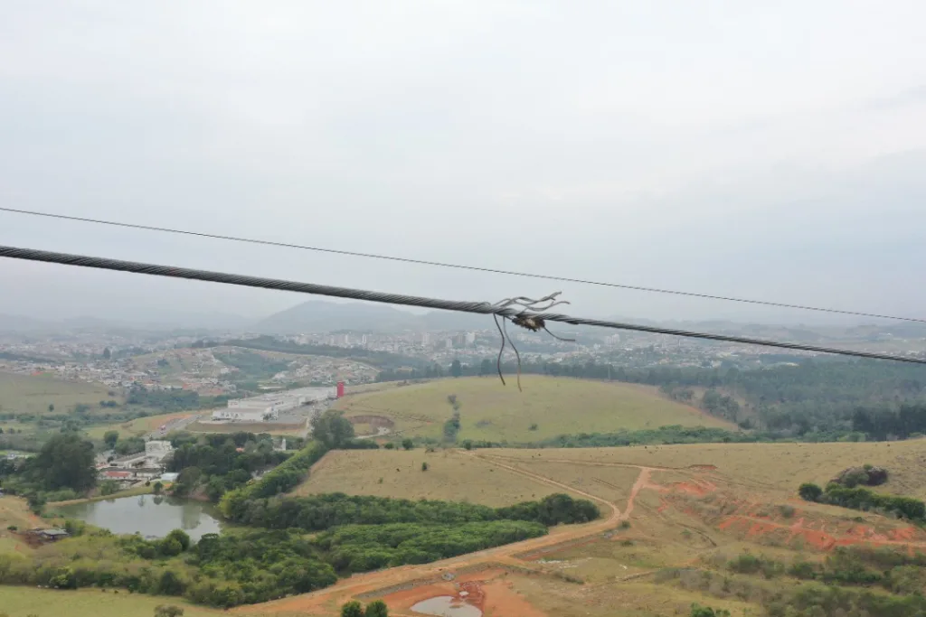 Cabo de energia com defeito identificado na inspeção Foto: COPEL