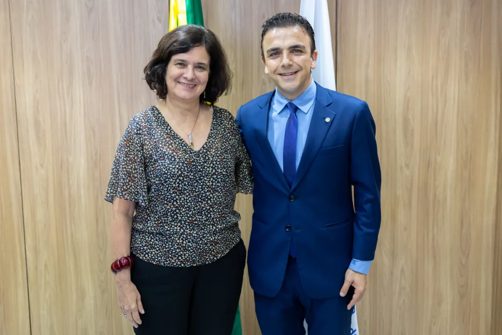 Parlamentar se reuniu com a Ministra da Saúde e falou sobre a necessidade de mais profissionais nos municípios