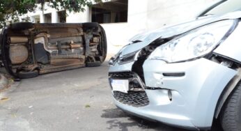 Carro tomba após colisão no centro de PG