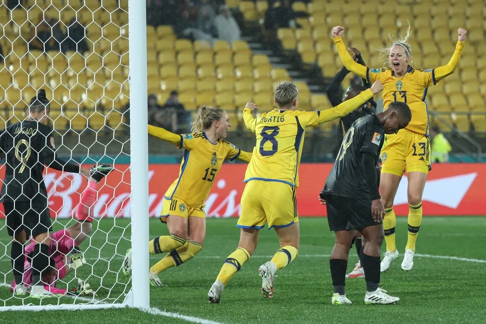 França vence o Brasil por 2 a 1 e assume a liderança do grupo F