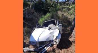 Carro colide em árvore e deixa duas pessoas feridas em Reserva