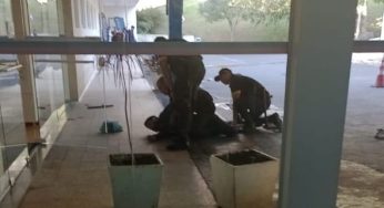 Indivíduo invade hospital infantil, agride segurança e acaba preso em PG