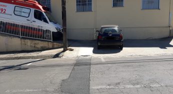 Veículo estacionado em local proibido bloqueia saída de ambulâncias