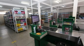 Duas unidades do Mercado da Família funcionam em meio expediente nesta sexta (29)