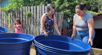 Programa da Sanepar beneficia famílias de Arapoti e Carambeí com entrega de caixas d’água