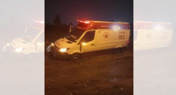 Ambulância do SAMU fica atolada em bairro de PG