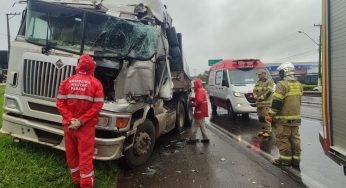 Colisão entre caminhões na Boa Vista deixa motorista ferido