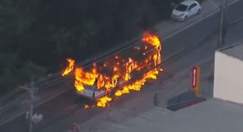 Criminosos incendeiam mais de 30 ônibus e causam pânico no RJ após morte de miliciano “Faustão”