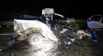 Colisão frontal entre carro e caminhão mata duas pessoas na BR-373