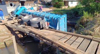 Caminhão perde freio e cai em arroio no bairro Contorno em PG
