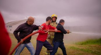 Brigadistas da UEPG participam de treinamento com caminhão de bombeiros