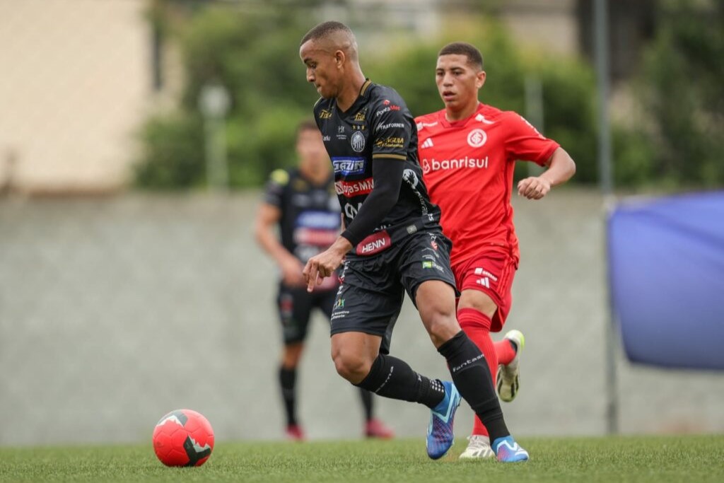 Brusque e Concórdia empatam sem gols em jogo com expulsão de goleiro