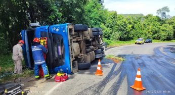 Tombamento de caminhão na PR-160 em Imbaú deixa motorista ferido