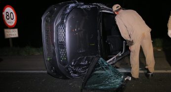Família fica ferida após motorista dormir e capotar veículo em rodovia de PG
