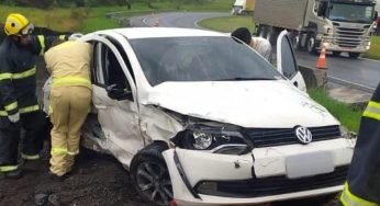 Carro capota e deixa quatro feridos próximo a ‘Curva da Morte’ em Carambeí