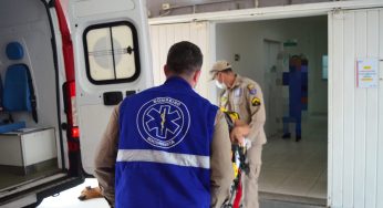 Motociclista precisou ser socorrida após colisão com carro no Borato