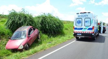 Capotamento de veículo na PR-151 deixa mulher ferida em PG