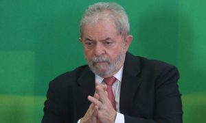 52535522_BRASILBRASILIABSB17-03-2016O-ex-presidente-Lula-durante-sua-posse-como-Minist Boca no Trombone 