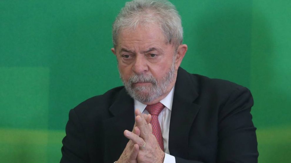 52535522_BRASILBRASILIABSB17-03-2016O-ex-presidente-Lula-durante-sua-posse-como-Minist Boca no Trombone 