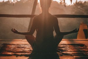 Autora lança livro sobre os benefícios mentais da Yoga