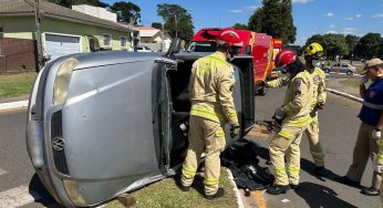 Idoso capota carro próximo de rotatória e tem lesões graves em Castro
