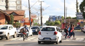 Prefeitura instalará semáforos na saída de quatro colégios de PG. Veja quais