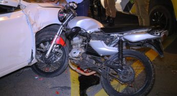 Motociclista com placa adulterada colide com veículo após perseguição policial no centro de PG